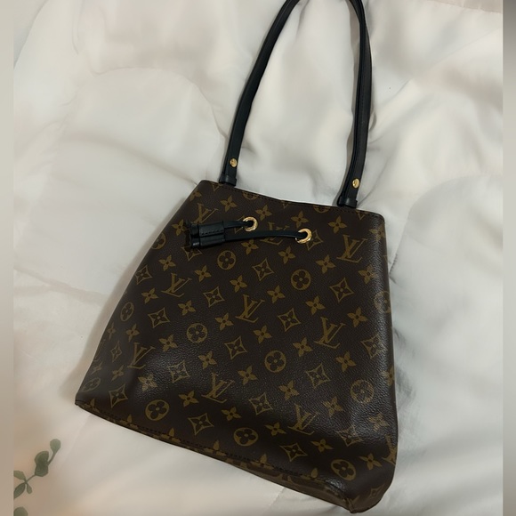 SOLD!! Louis Vuitton NéoNoé bucket bag - Picture 2 of 11